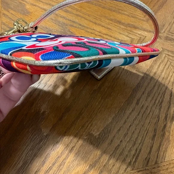 Coach Poppy Wristlet - Picture 6 of 7